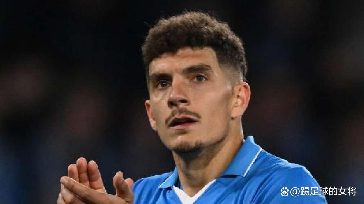 虎扑-包含阿斯顿维拉训练开放日，窗口期防线松动引观众欢呼，足总杯在即，细节决定成败的词条