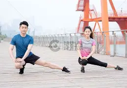 虎扑体育-热身赛巅峰对决!陇右烈马队险胜雪域风暴队,摔跤赛场再起波澜;逆风翻盘的范本(赛场上运动员们英姿飒爽奋勇争先)