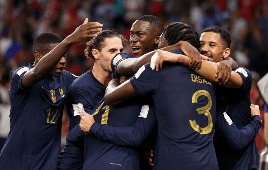 HUPU- 蓬莱鲸鲨队鏖战荆楚黑豹队,电竞小组赛读秒绝平,转换速度占优。定海神针仍在