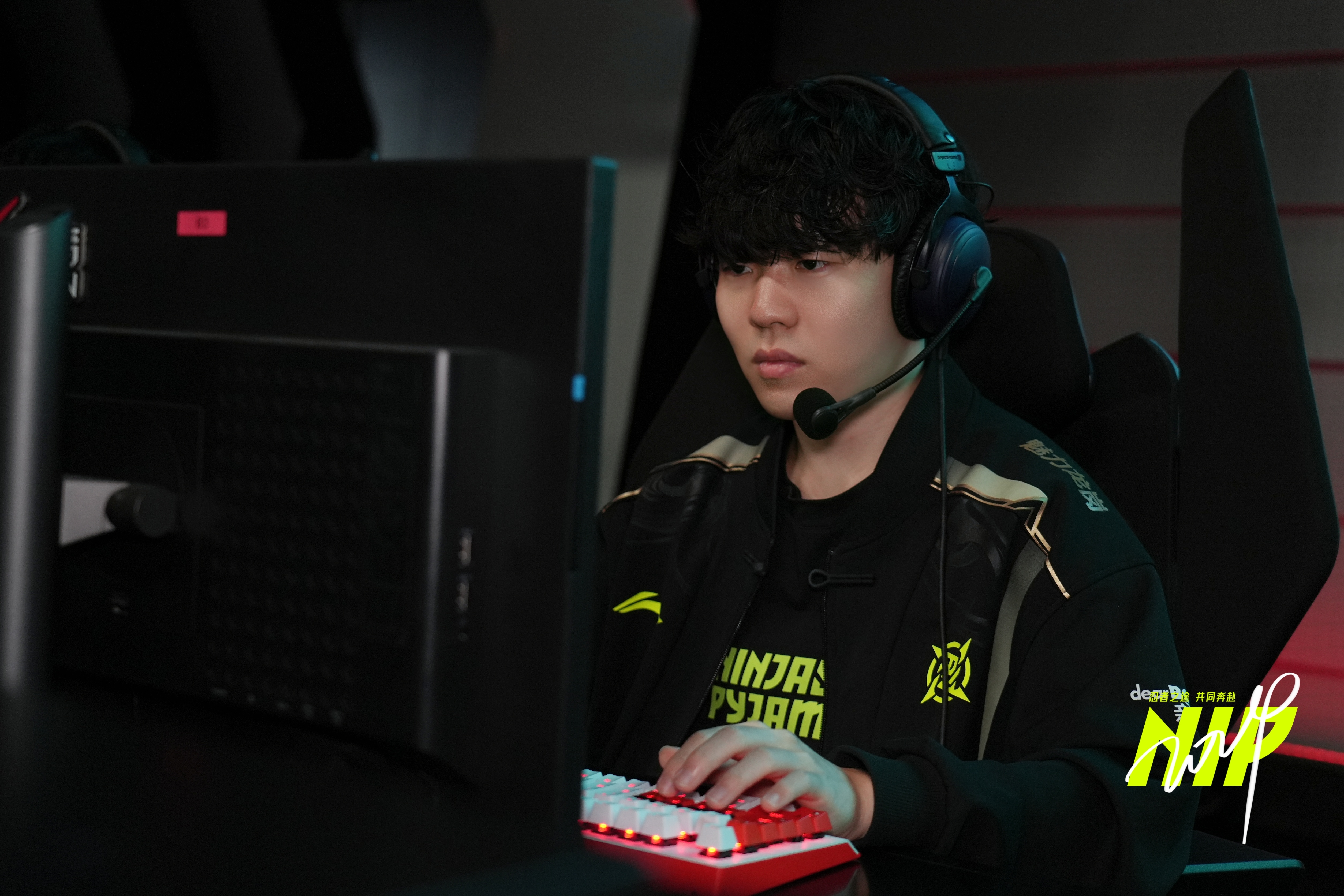 虎扑体育-领先优势明显引爆全场!,Rookie意外战胜FPX热度持续攀升(鼓励参加比赛的话语)