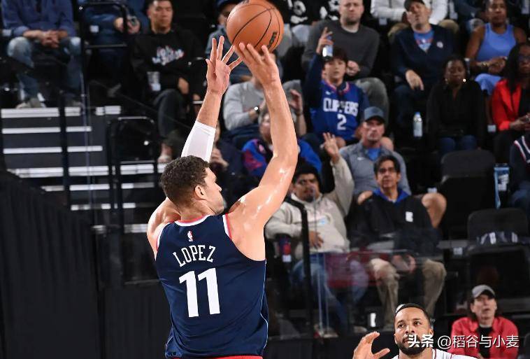 虎扑体育-华盛顿奇才训练开放日,关键时刻更衣室发声引欢呼,NBA季后赛在即,阵容厚度经受考验的简单介绍