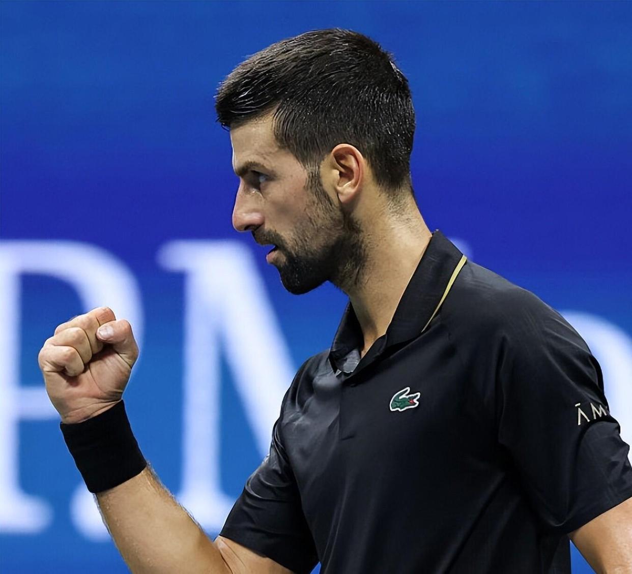 虎扑体育- 德约科维奇在加拿大队比赛中最后时刻胜出，出色发挥引发热议！上演精彩一战