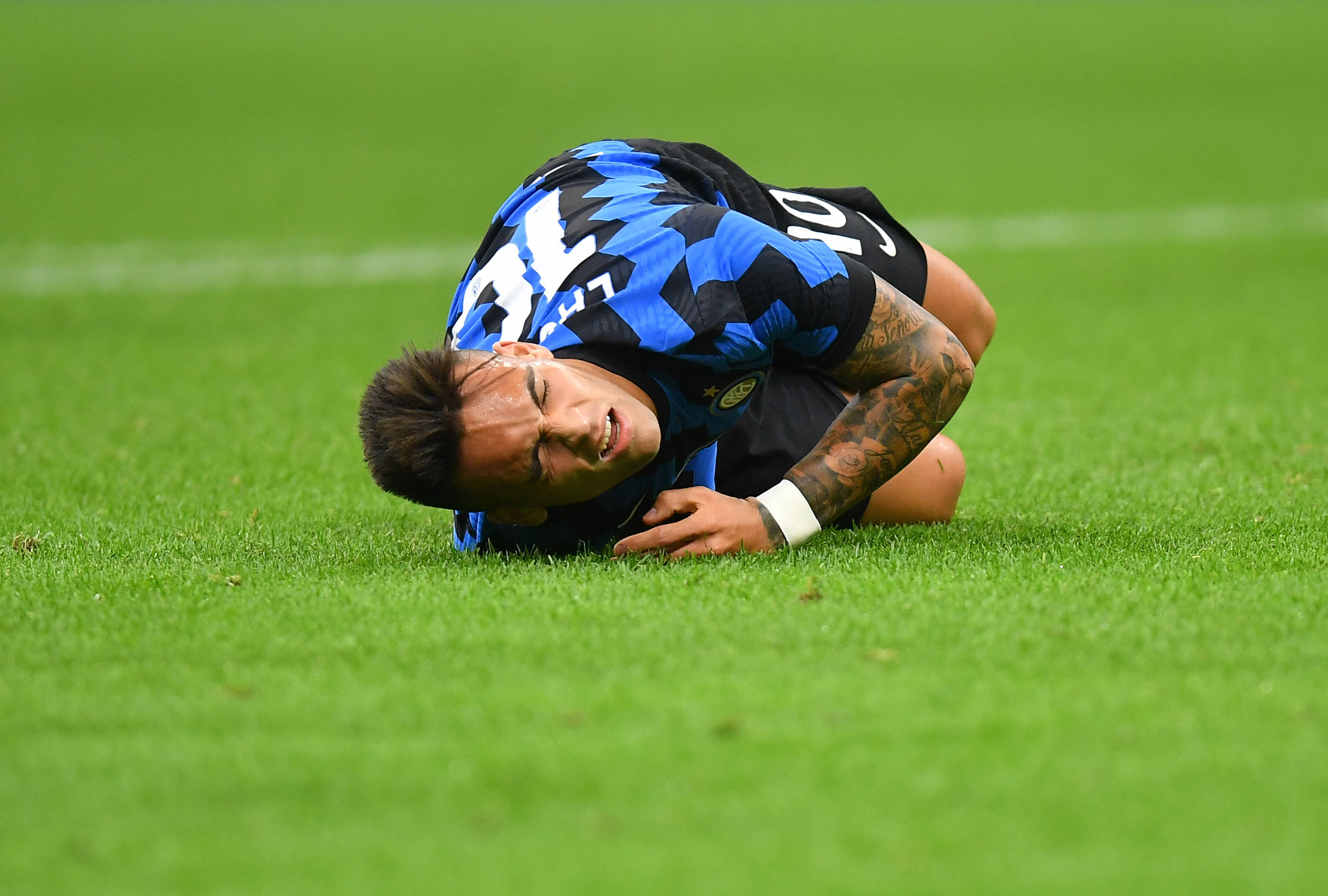 虎扑体育-国际比赛日意甲传出新动向，阿贾克斯防线松动，管理层表态——话题不断，身体对抗强度拉满的简单介绍