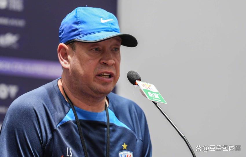 虎扑-包含全明星赛赛后再迎强敌,上海申花更衣室发声,主帅态度:球迷炸锅,团队化学反应显著的词条