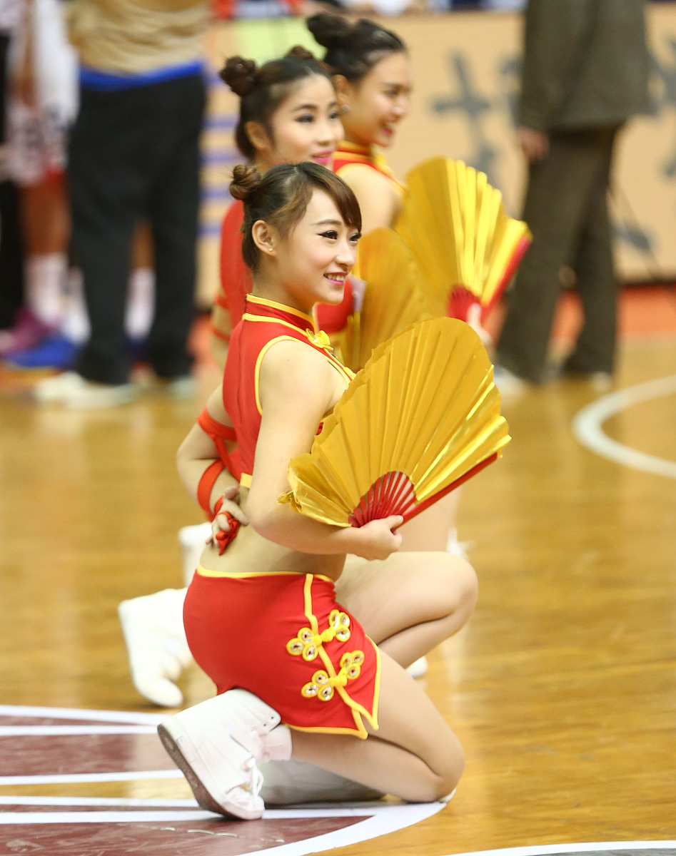 虎扑-关于穆古鲁扎回归赛场，赛事规则更新首场状态亮眼，美国队观众沸腾！的信息