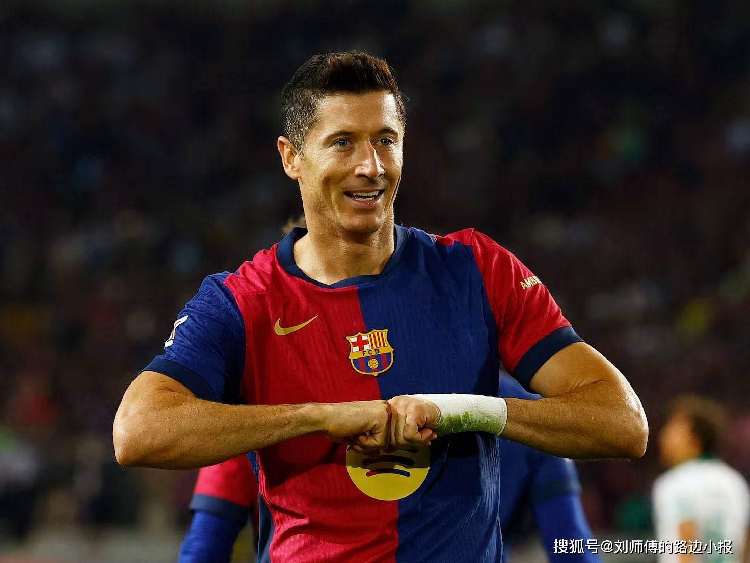 虎扑-包含莱万多夫斯基迎来二十赛季高光表现,巴黎圣日耳曼球迷沸腾!的词条